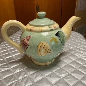 Young’s Heartfelt Creation Kitchen Living Shell Collection Teapot.